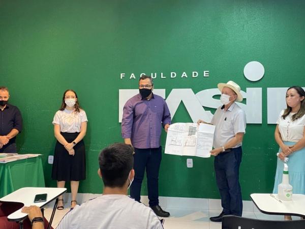 Alunos do curso de arquitetura e urbanismo contam com escritório modelo para aprendizado