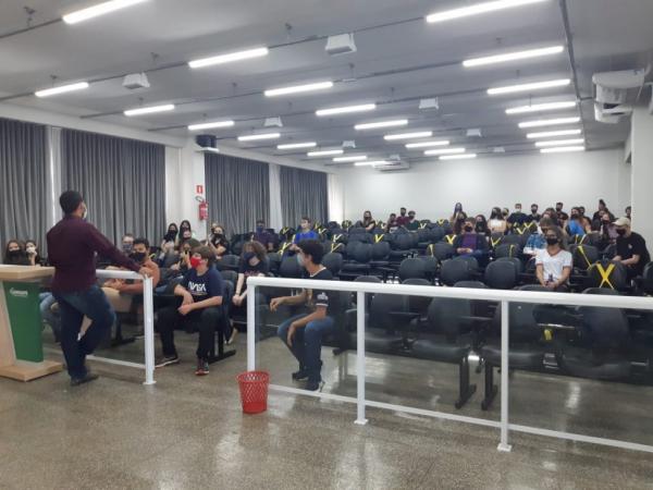 ALUNOS DO SAN PETRUS DE SORRISO VISITAM UNIFASIPE  EM SINOP PARA UM GRANDE DIA DE CONHECIMENTO